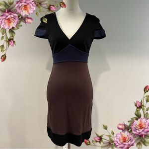 BCBGMAXAZRIA‎ Elegant Black and Brown Color-block short sleeve v-neck mini Dress